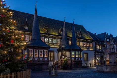 КОЛЕДЕН БАЗАР БУКУРЕЩ С КУЛТУРНА И РАЗВЛЕКАТЕЛНА ПРОГРАМА