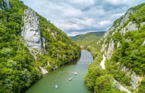  РАЗЛИЧНАТА РУМЪНИЯ 