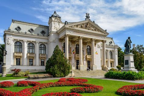 Букурещ / Парламента /–Замъка  на Дракула в Бран - Брашов- Синая- замъка  Пелеш 